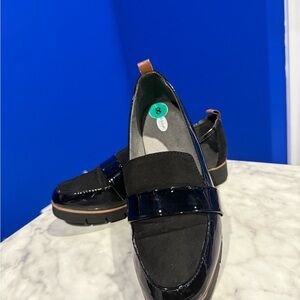 Dr. Scholl's Glossy Black Loafers with Tan Detail